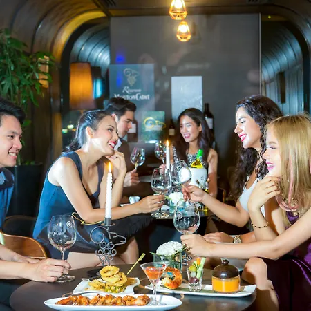 盛泰澜曼谷拉普崂中央广场酒店