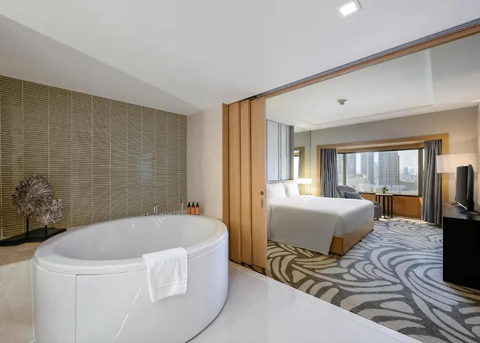 Centara Grand At Plaza Ladprao 5*